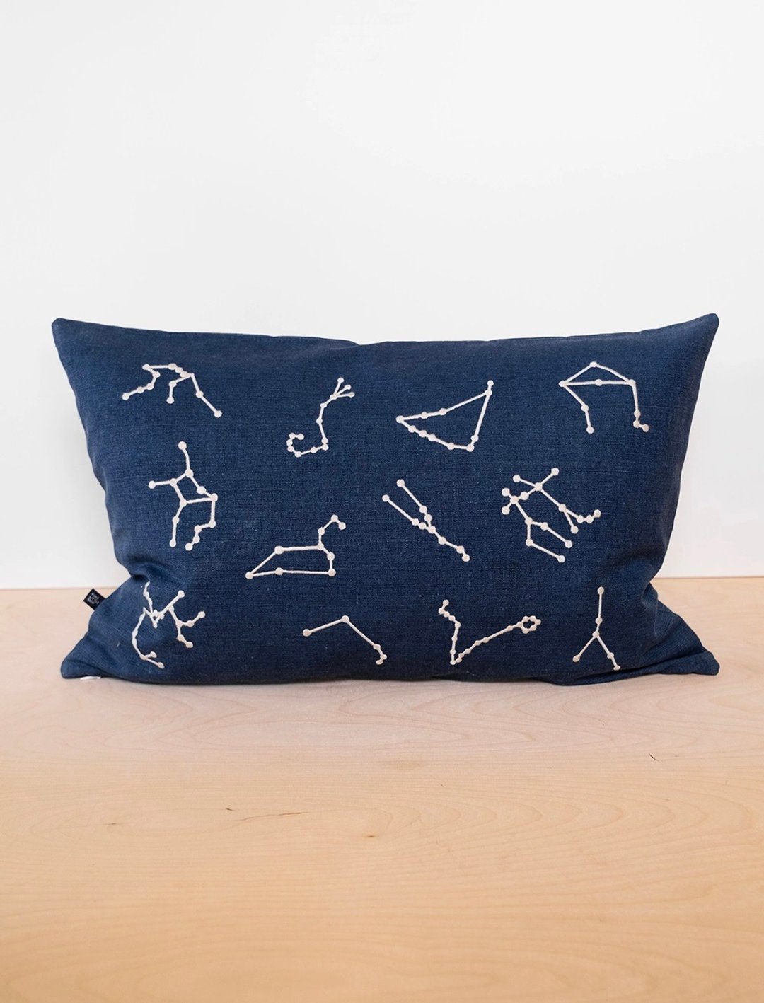 北欧设计师款 – 刺绣抱枕套 STJÄRNTECKEN , BLUE星座(38x58cm) - 枕头/抱枕 - 棉 蓝色