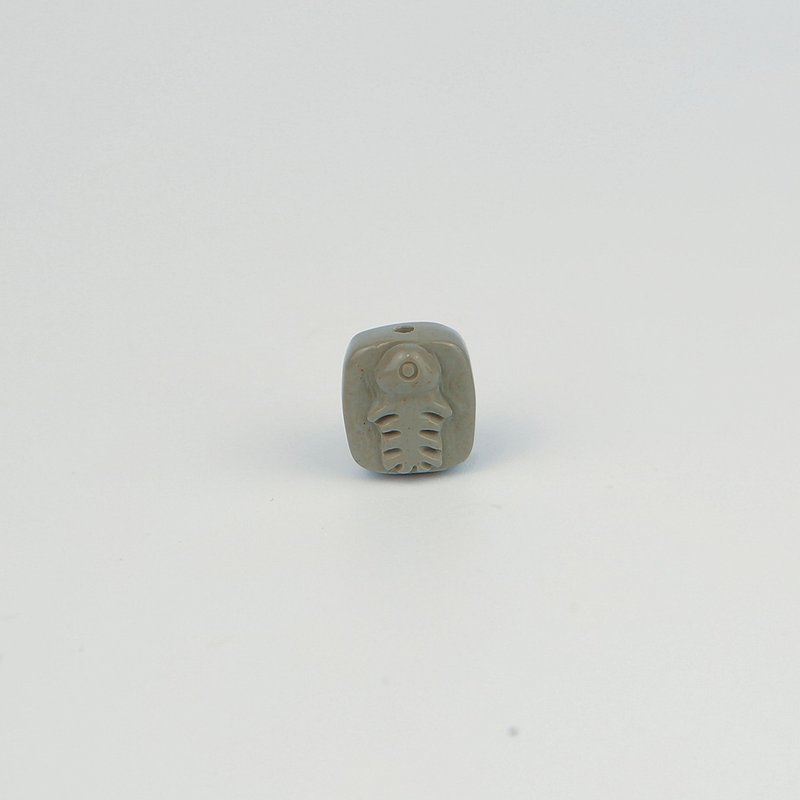 051960月夜鱼/灰绿色/带孔素材/月夜城/阿拉善/晶石/天然/水晶 - 金工/饰品 - 水晶 灰色