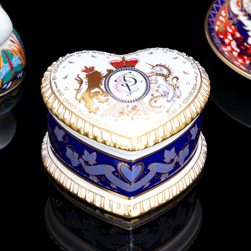 Royal Crown Derby  1997英女王结婚纪念心形首饰盒珠宝收纳盒 - 收纳用品 - 瓷 