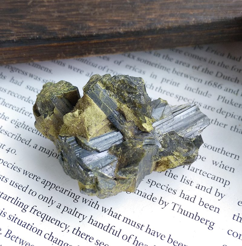 Tourmaline  巴西产地 电气石 绿碧玺 天然矿石 原矿 - 摆饰 - 其他材质 