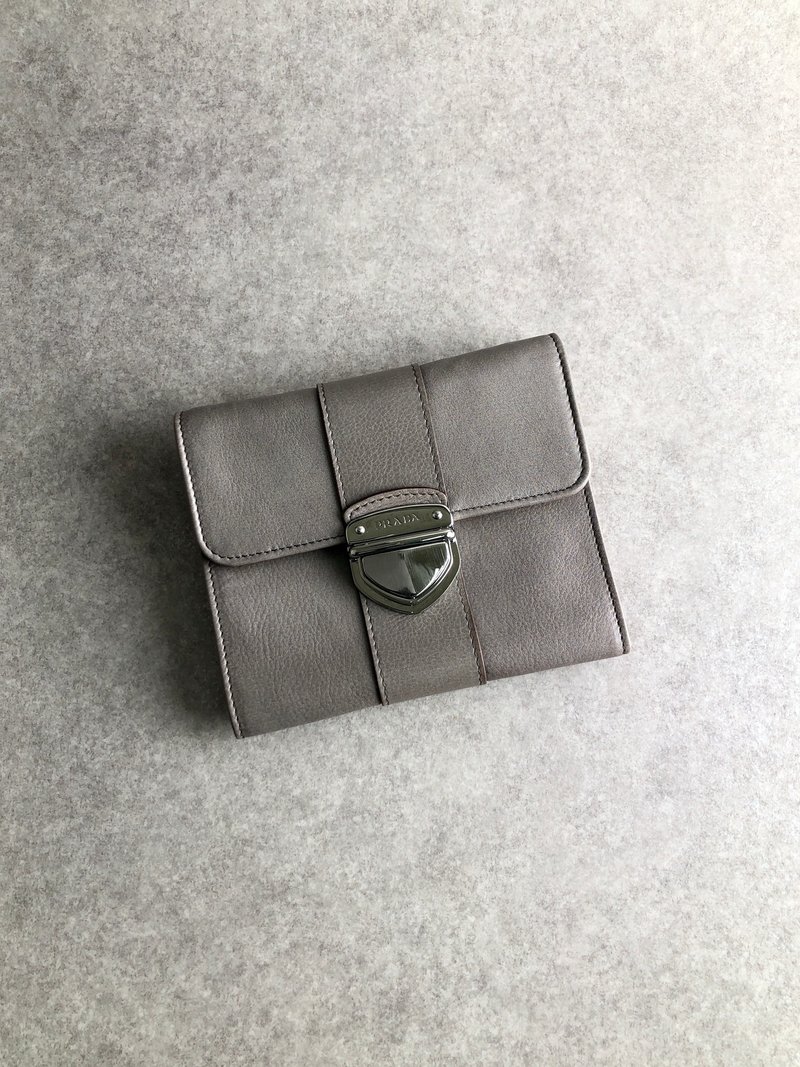 [日本直销，品牌二手包] PRADA Prada钱包，灰色灰，皮革，前扣，双折，复古，旧款，wx8pcd - 皮夹/钱包 - 真皮 灰色