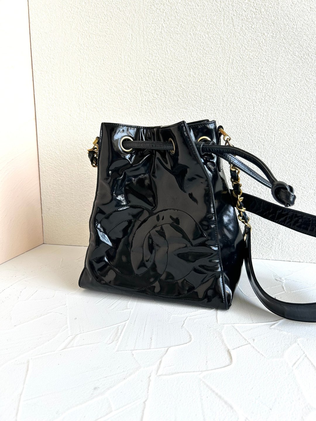 中古二手Chanel黑色漆皮皮革水桶亲子小包单肩侧背斜背孭手袋 - 侧背包/斜挎包 - 真皮 黑色