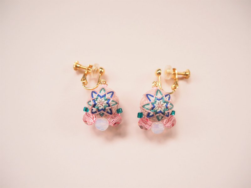 tachibanaya 日式手鞠球 耳环 风信子 传统工艺 刺绣 耳饰 - 耳环/耳夹 - 绣线 粉红色