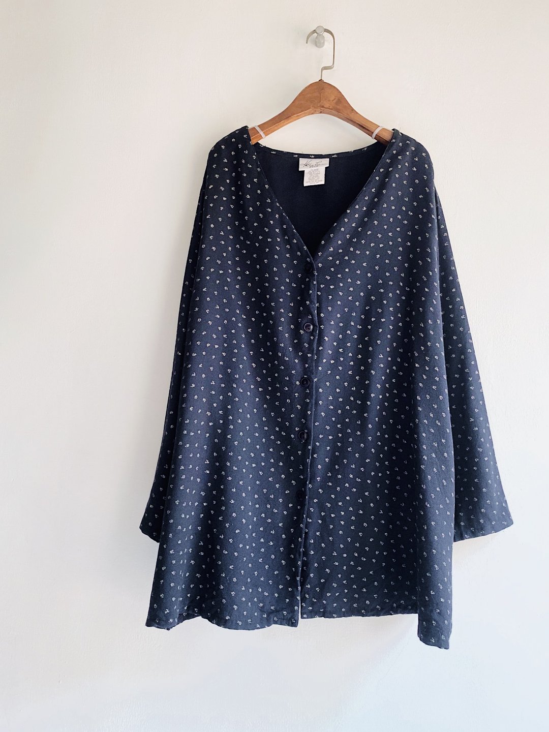 墨黑月夜宽松V领碎花 古着丝质衬衫上衣 vintage Shirt oversize - 女装上衣 - 丝．绢 黑色