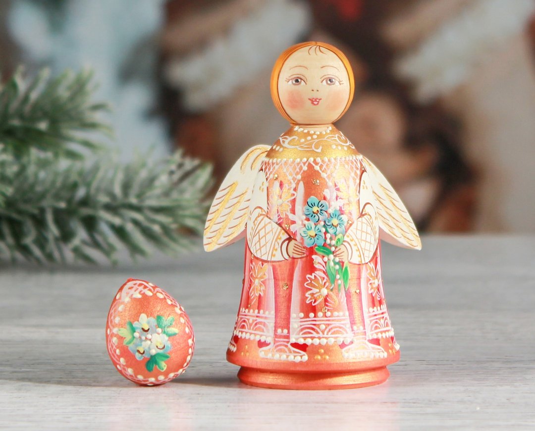 Rustic angel Wood angel Angel figurine with an egg Angel sculpture Archangel - 玩偶/公仔 - 木头 