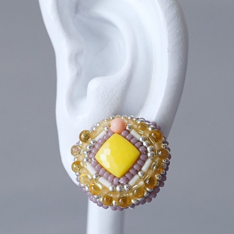 喋喋不休的耳夹 13 圆形 方形 黄色 无镍耳夹 大尺寸 独一无二 珠饰刺绣 - 耳环/耳夹 - 玻璃 黄色