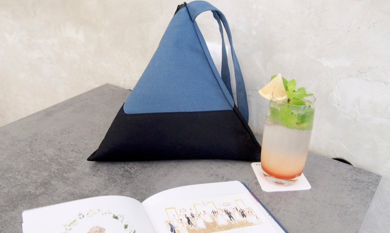 莫兰迪色 黑 x 蓝 中性 配色 肩背 三角包 (L) - 手提包/手提袋 - 棉．麻 黑色