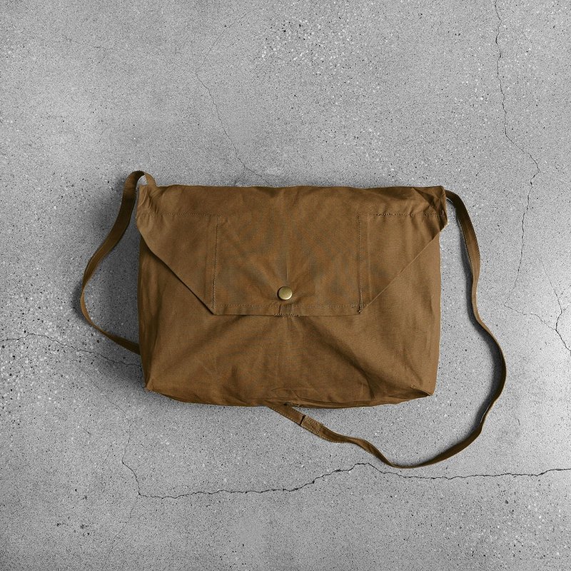 意大利军用帆布小包 / Vintage 古着 / 台北古着店 - 侧背包/斜挎包 - 其他材质 咖啡色