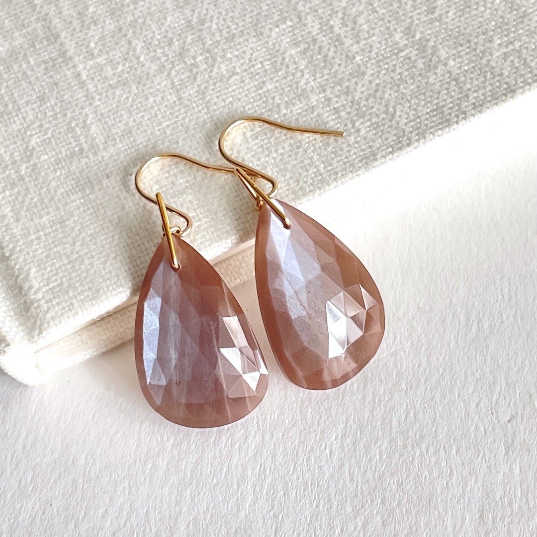 Syrah is attractive. Chocolate moonstone earrings Can be changed to k14gf Clip-On - 耳环/耳夹 - 半宝石 咖啡色