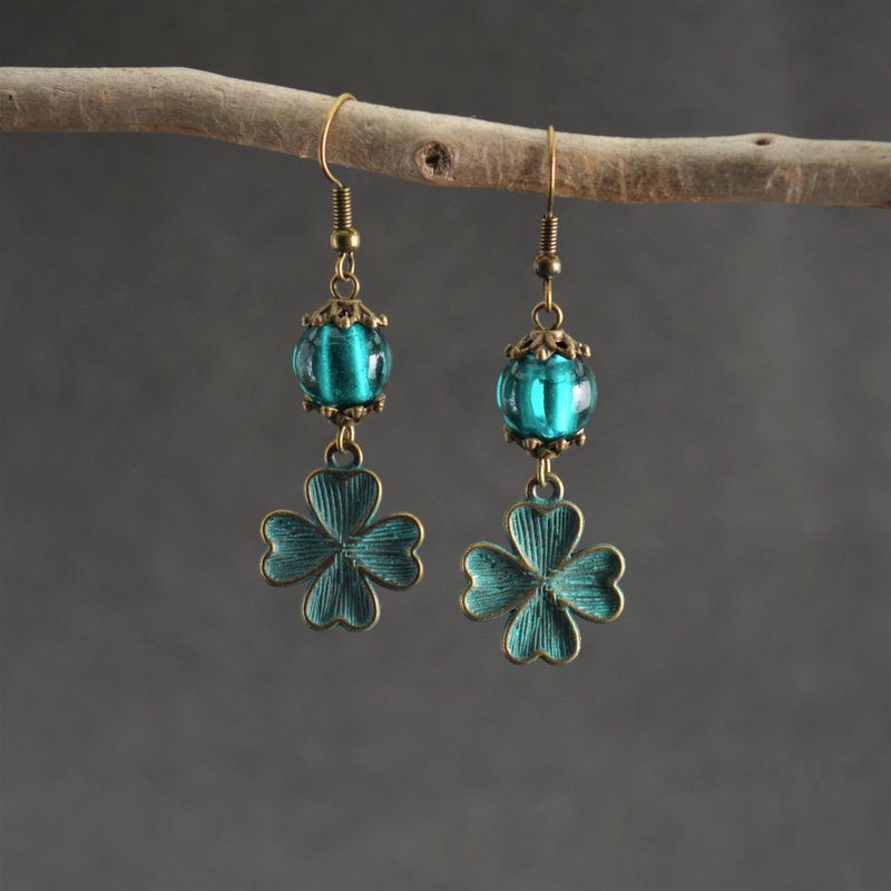 四叶草耳环 Bronze patin 4leaf clover handmade glass earrings - 耳环/耳夹 - 其他金属 