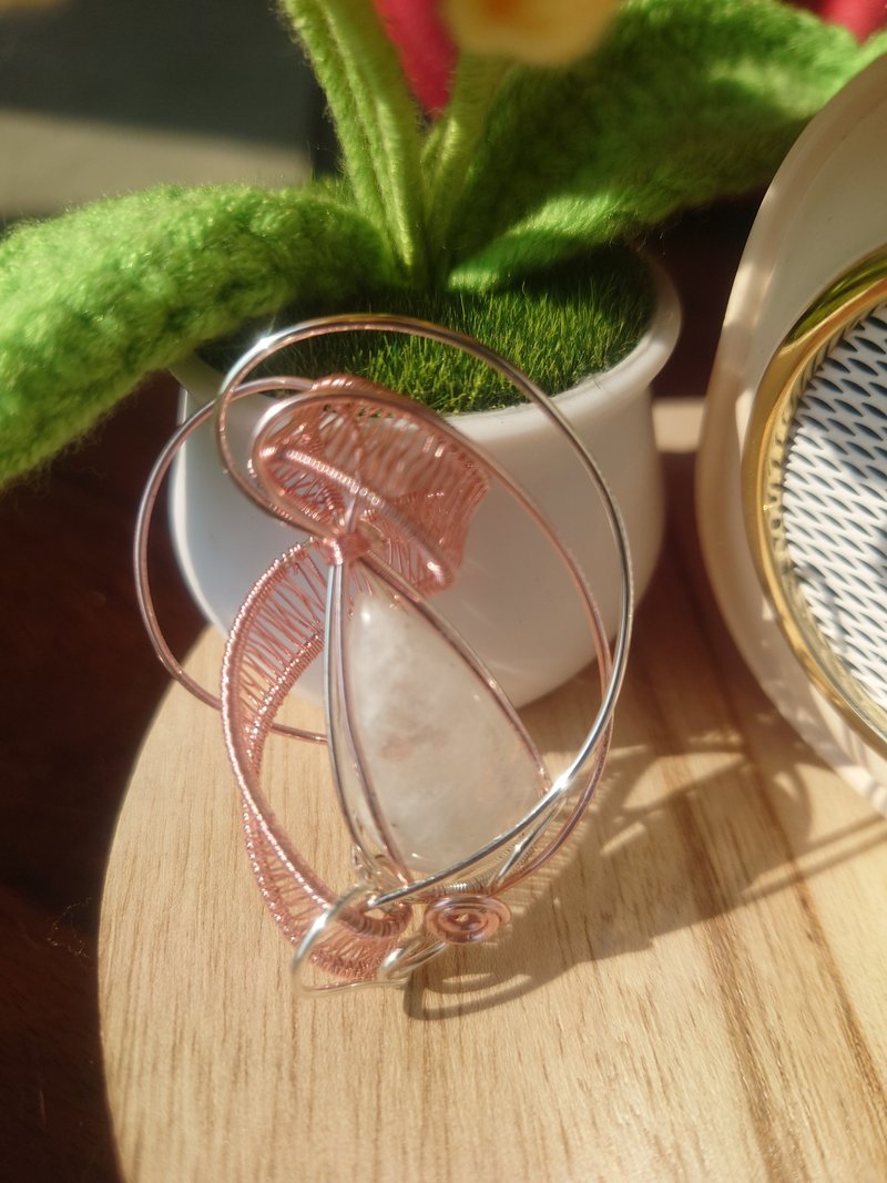 月光之羽  藍月光石純手工線繞吊飾 - 项链 - 水晶 白色