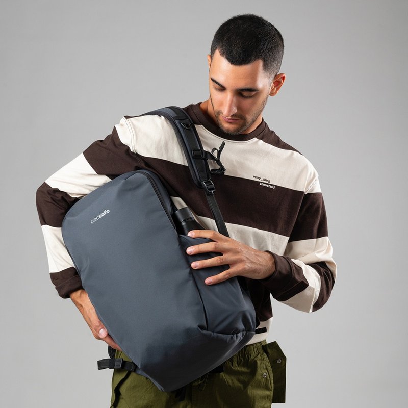 Pacsafe V Active 防盗包 后背包 24L 岩石灰 - 后背包/双肩包 - 环保材料 灰色