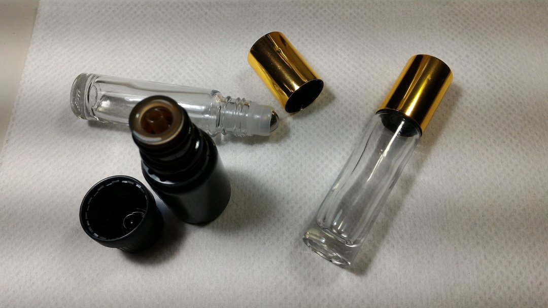 台湾浮水肖楠(梢楠)精油10ml黑色滴瓶 - 香薰/精油/线香 - 其他材质 