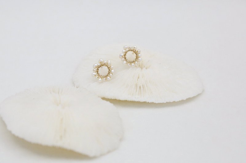 -|晨露系列|-原创设计手作气质珍珠绕线圈圈耳钉 - 耳环/耳夹 - 珍珠 