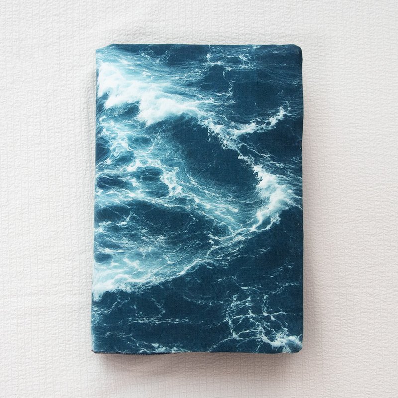 起波浪的一片布艺书衣 - 书衣/书套 - 棉．麻 蓝色