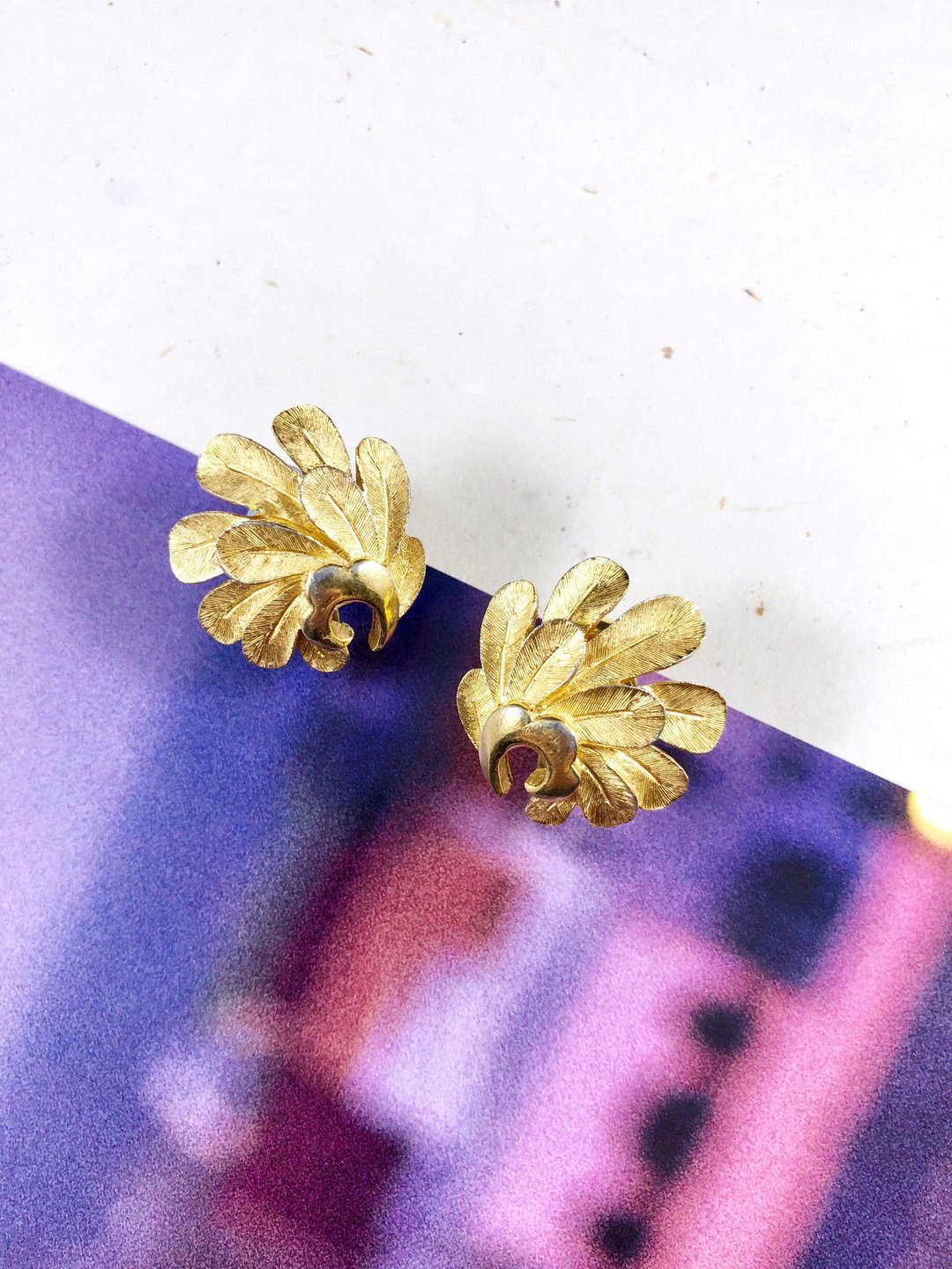 Vintage 70s Trifari Gold Feathers Statement Earrings - 耳环/耳夹 - 贵金属 金色