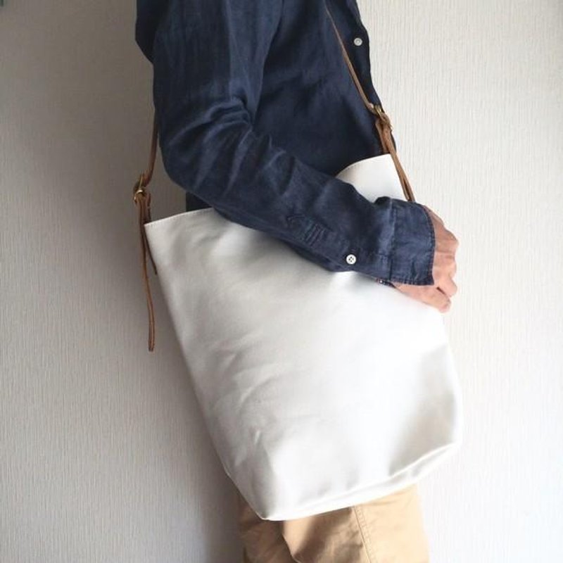 No. 6 canvas and extra-thick oil-nume 3way bag [white] - 侧背包/斜挎包 - 真皮 白色