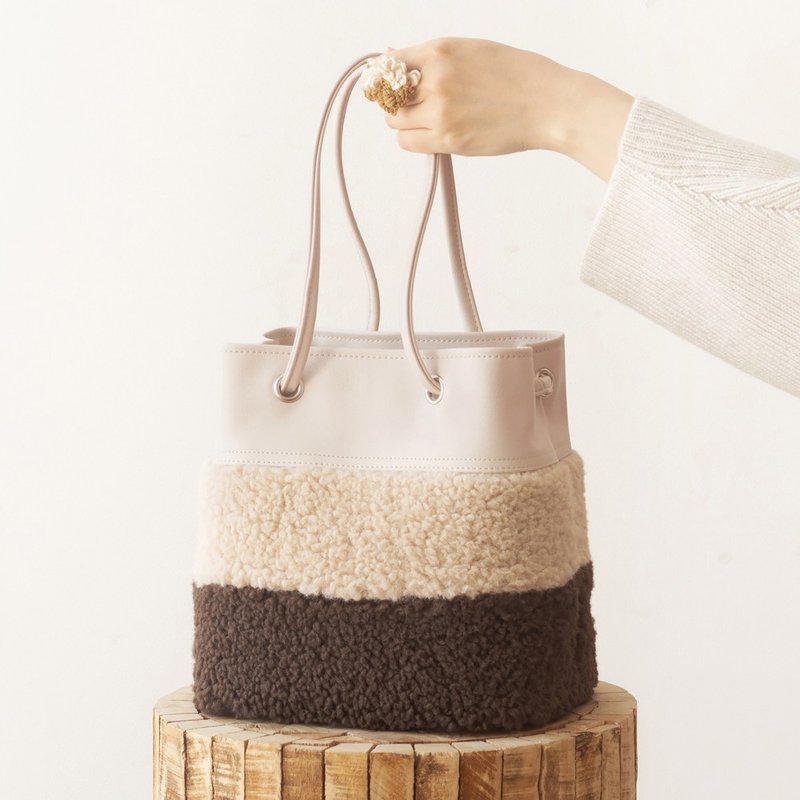 冬新品 小方型多用水桶包 驼棕色拼接 PUx羊羔绒 手提/托特/侧背 - 侧背包/斜挎包 - 人造皮革 咖啡色