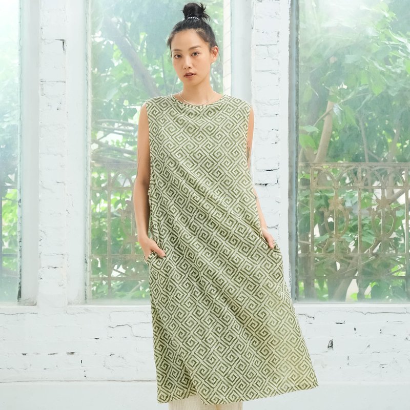 OMAKE 圆领后抓皱双层洋装 / 巴里纱 盖染绿迷宫 - 洋装/连衣裙 - 棉．麻 绿色