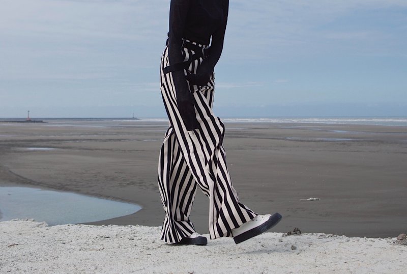 IVORY-BLACK STRAIGHT STRIPES WIDE-LEG TROUSERS - 女装长裤 - 聚酯纤维 