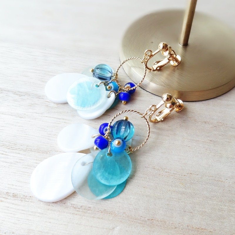 White&Blue Seashell material Earrings - 耳环/耳夹 - 其他材质 蓝色