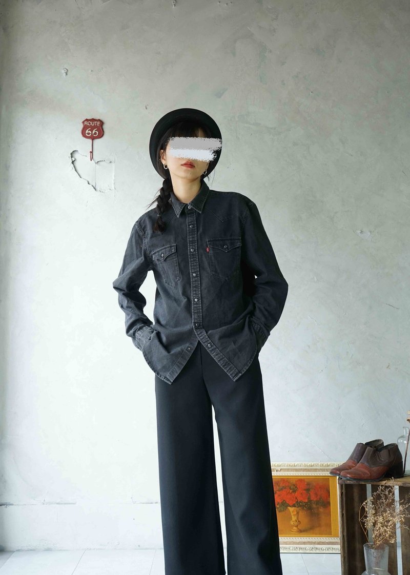寻宝古着-Levis灰黑洗旧感厚棉中性牛仔衬衫 - 女装衬衫 - 棉．麻 黑色