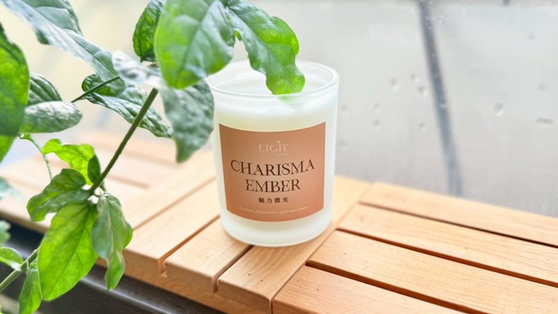 【 Light Candle 】Charisma Ember 魅力微光 | 天然大豆蜡精油 - 蜡烛/烛台 - 蜡 透明