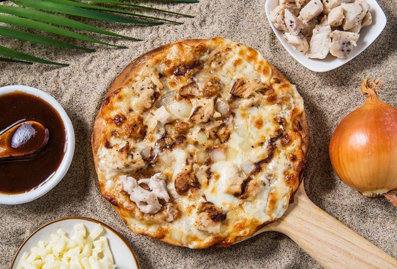 BBQ嫩鸡披萨(手工薄脆) 153g+/-6% - 熟食小吃 - 新鲜食材 橘色