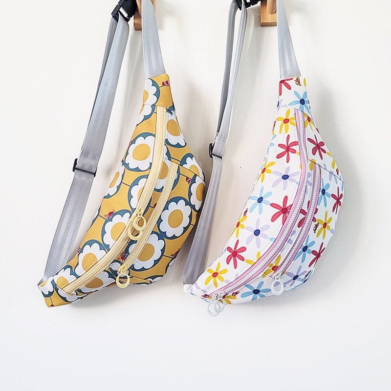 2色 防泼水 月亮腰包胸包 登山步道斜背包-黄色花田/缤纷花海 白 - 侧背包/斜挎包 - 防水材质 多色