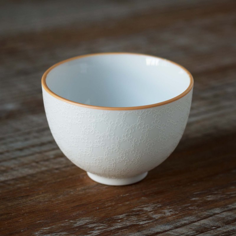 春之花・Spring Flowers - 韮花 圆形茶杯 - Yamatsu - 茶具/茶杯 - 陶 白色