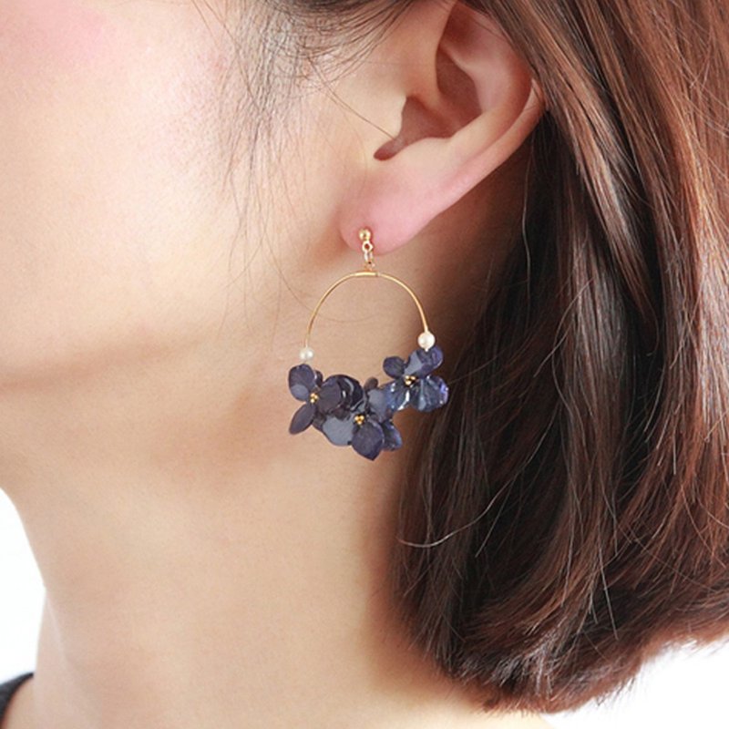 Flower ring earrings - 耳环/耳夹 - 其他材质 蓝色