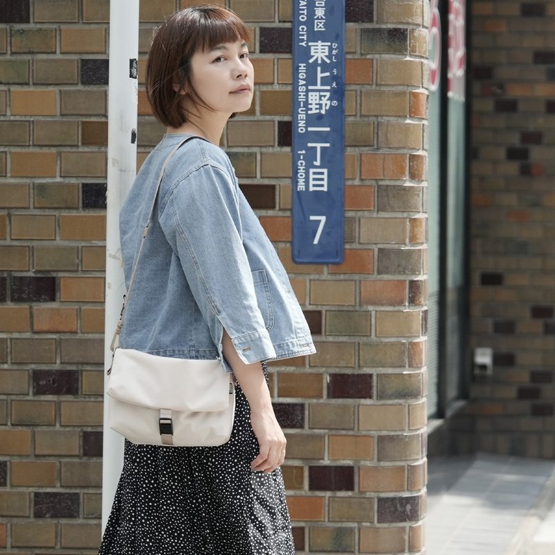 小城市澎澎盖拉链侧背小包 / 肩背斜背两用 - 侧背包/斜挎包 - 聚酯纤维 多色