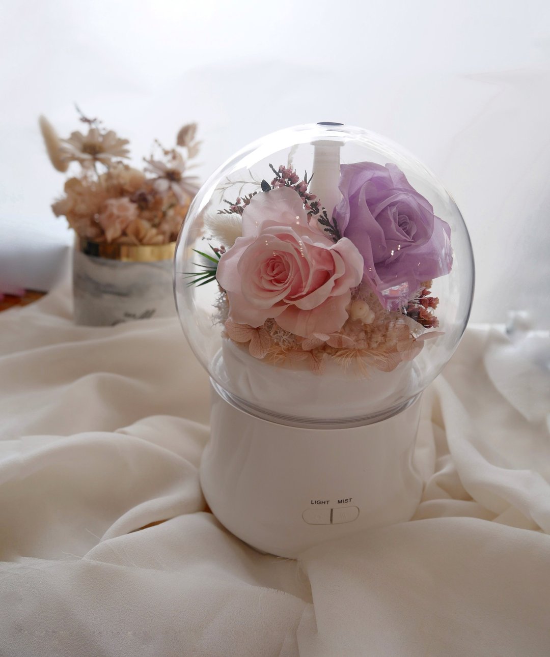 Miss。花谜 【永生花香氛机】 薰香机 水氧机 夜灯 附礼盒 - 干燥花/捧花 - 植物．花 粉红色