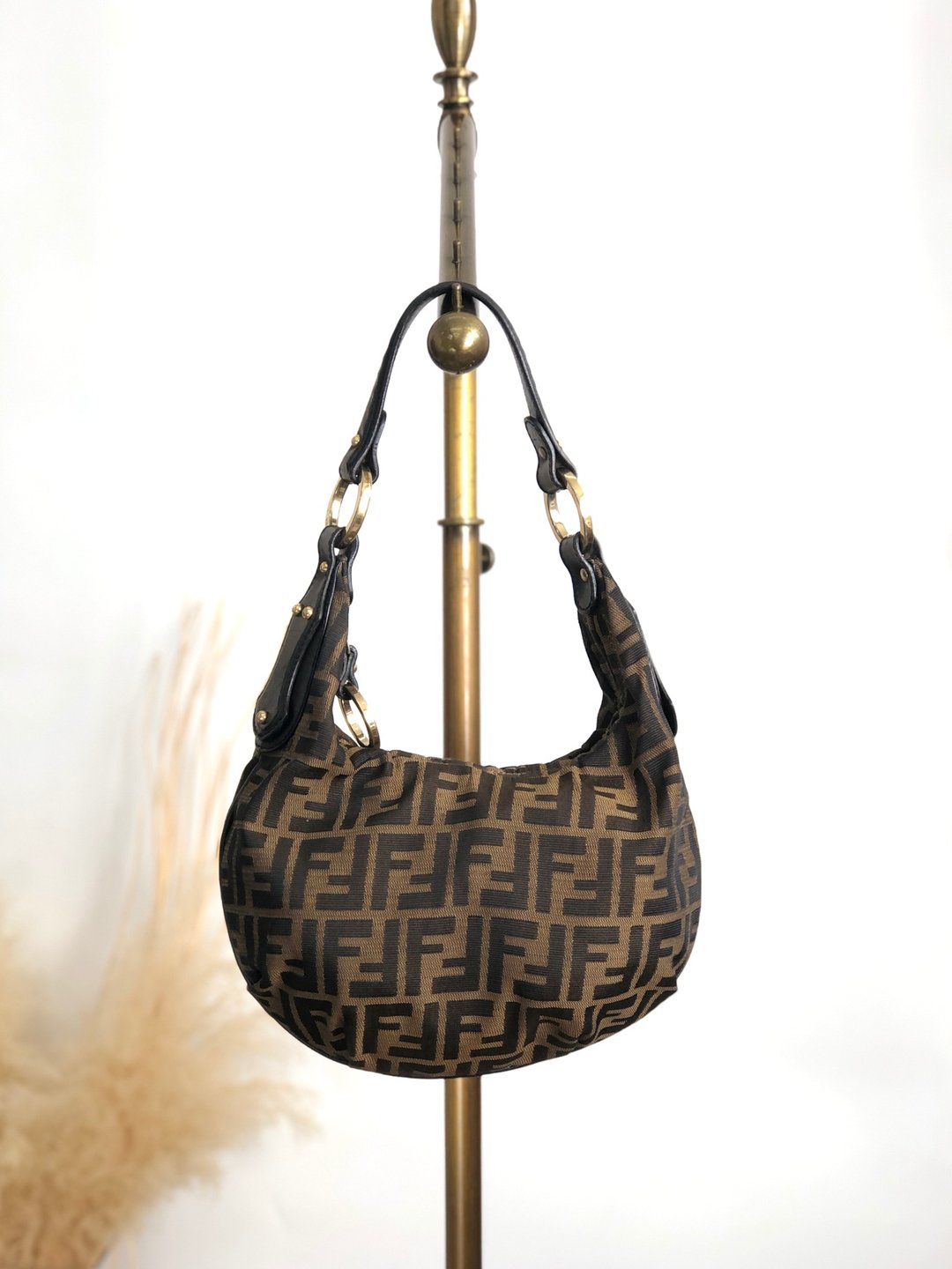 【 日本直送 名牌中古包 】FENDI 芬迪 经典双 F 缇花 侧背包 棕色 缇花  ينتفخ حقيبة هوبو vintage 古董 rtpgp3 - 侧背包/斜挎包 - 棉 咖啡色