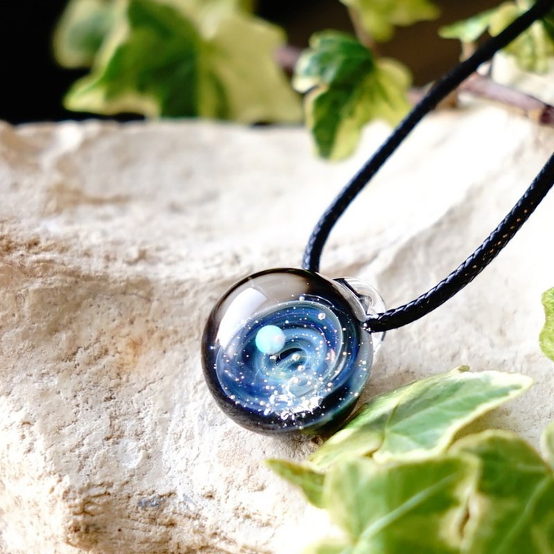 Cosmos only for you. small white opal meteorite universe glass pendant star glass with real meteorite japan made japan handicraft handmade free shipping - 项链 - 玻璃 蓝色