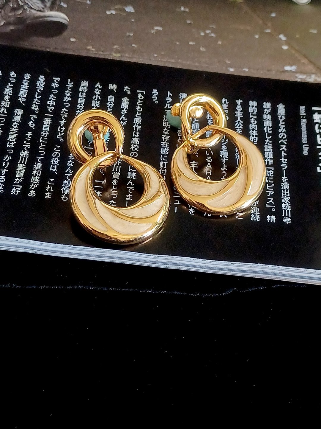 vintage jewelry  NAPIER 金色珐琅吊环 夹式耳环 - 耳环/耳夹 - 其他金属 