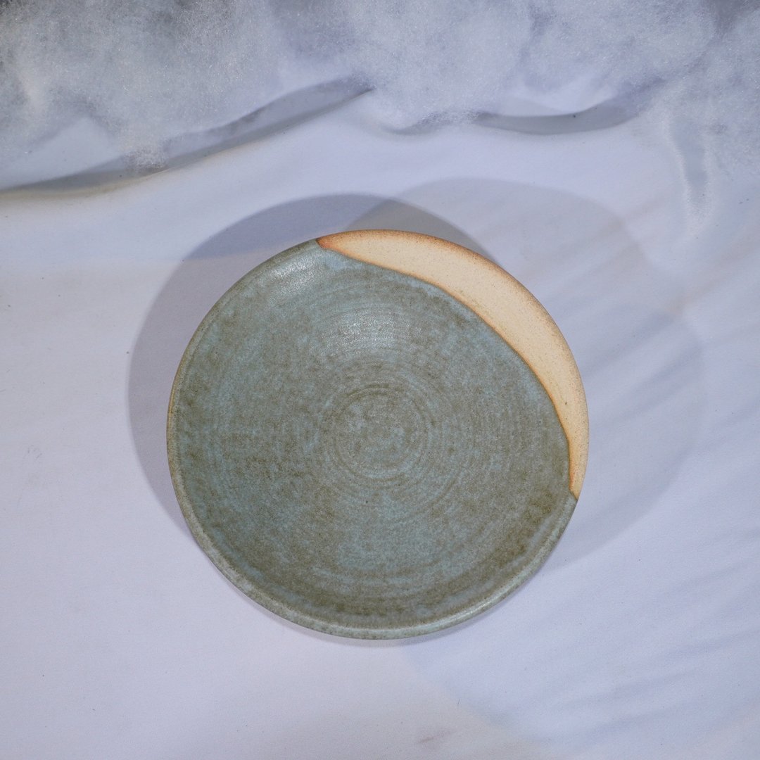 青灰末眉月陶盘约Ø12.3 cm - 浅碟/小碟子 - 陶 蓝色