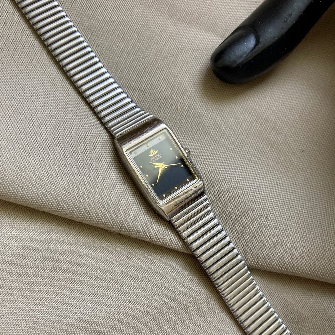SEIKO 圆弧方形银色 表耳交叉纹路 弹性表带  皇冠系列 古董表 - 女表 - 其他金属 银色