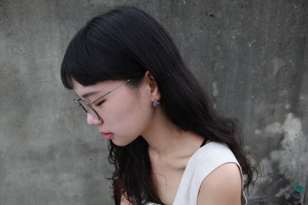 清透蓝灰色 像绣球花般的 玻璃细珠耳环  | 针式 | - 耳环/耳夹 - 玻璃 蓝色