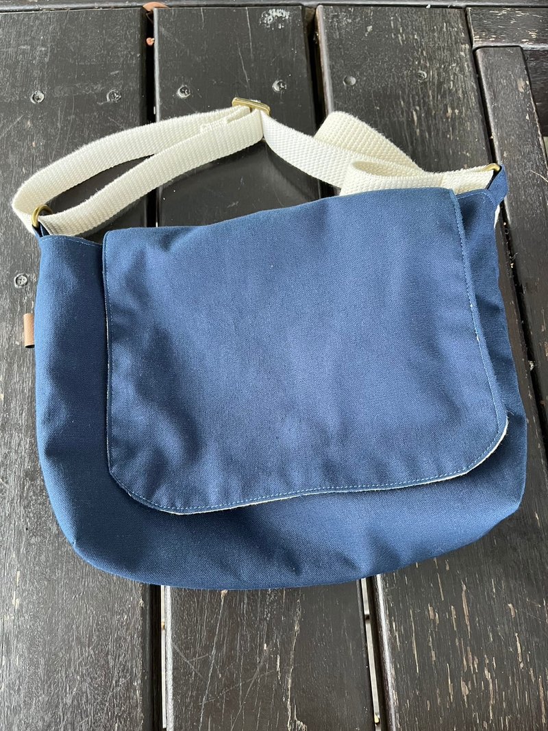 侧背包  斜背包  帆布包  掀盖式  磁扣+可调式背带  藏青色 - 侧背包/斜挎包 - 棉．麻 蓝色