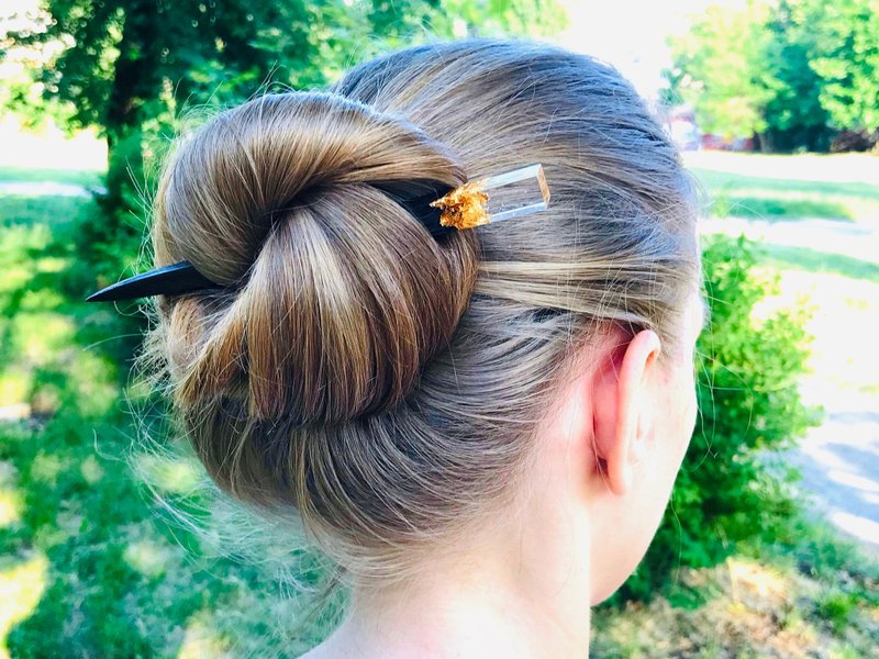 Minimalist hair stick, Wooden hair pin with resin and gold leaf, Hair Accessorie - 发饰 - 木头 黑色