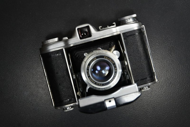 【经典古物】富士 Super Fujica Six 蛇腹相机 中片幅 120底片 - 相机 - 其他金属 