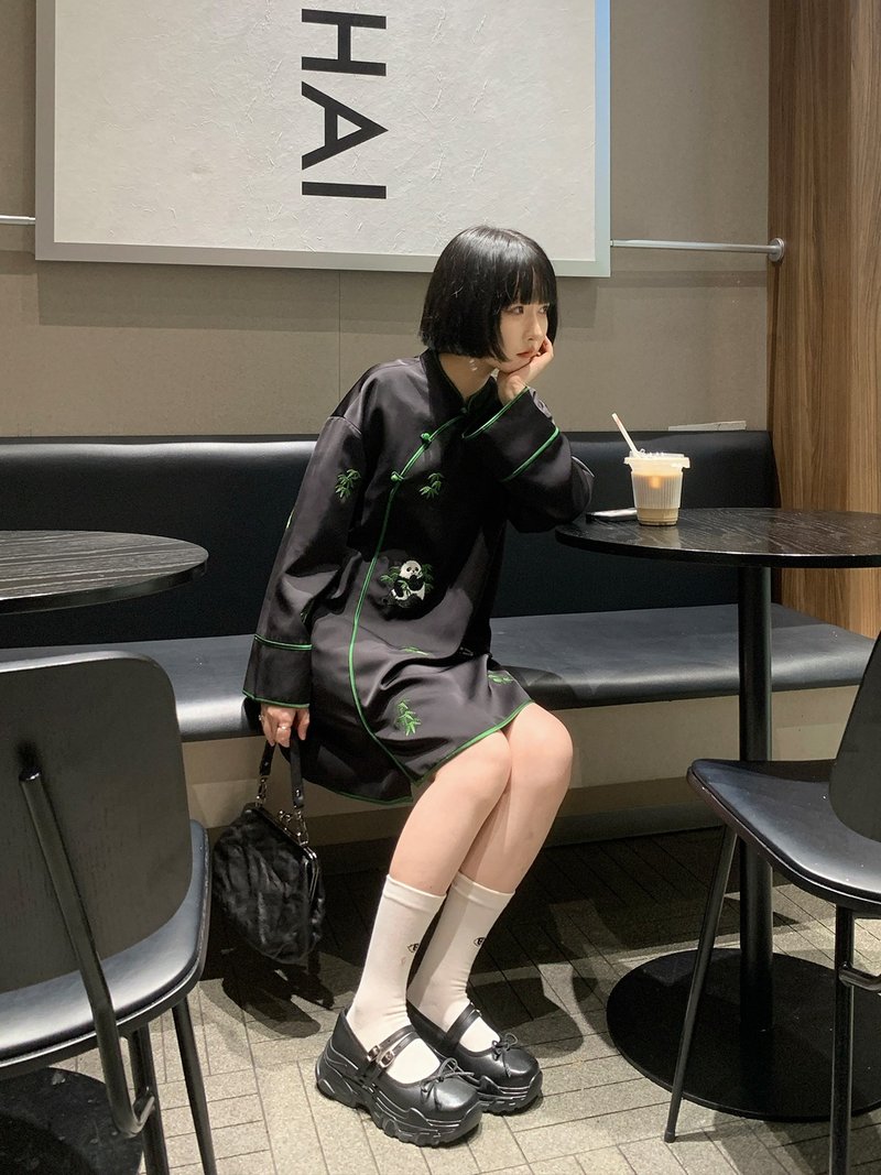 设计师款竹子熊猫图案刺绣中华风旗袍款长袖黑色连衣裙 - 洋装/连衣裙 - 聚酯纤维 多色