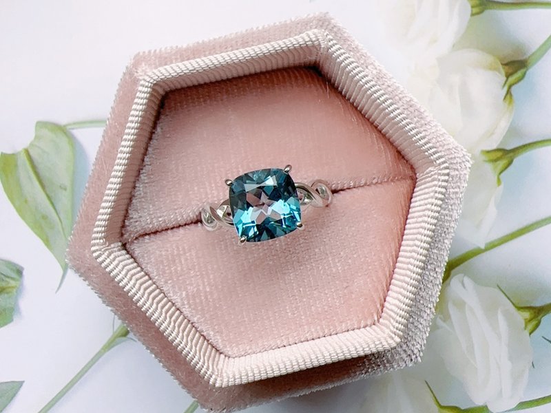 4.05克拉 伦敦蓝托帕石 纯银戒指 时尚方形 质感简约 11月生日石 - 戒指 - 纯银 蓝色