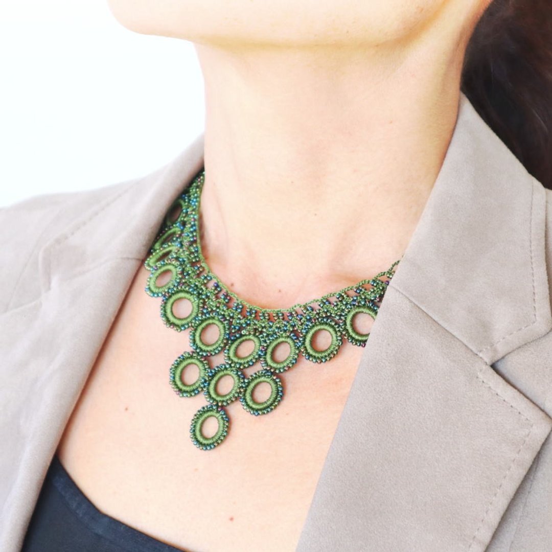 珠饰颈链 47cm 【Bib Ring】绿色常春藤 - 锁骨链 - 绣线 绿色