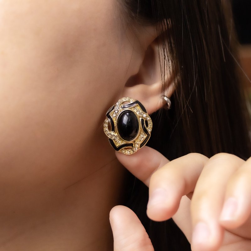 美国Trifari品牌古董 仿黑玛瑙与黑珐琅莱茵石饰边 镀金耳针 - 耳环/耳夹 - 其他金属 黑色
