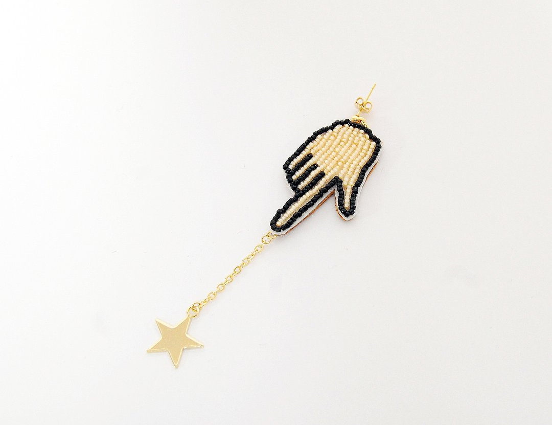 Beam earrings from hand [Changeable to earrings] - 耳环/耳夹 - 塑料 金色