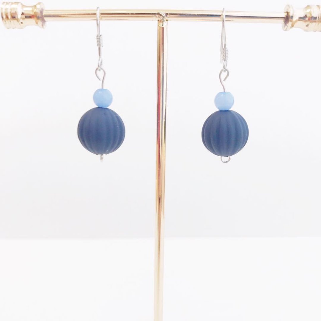宝蓝粉蓝珠子耳环 日本风格  生日礼物 姐妹礼物 Pastel Blue Navy Dangle Earrings Japanese Style  Birthday Gifts - 耳环/耳夹 - 纸 蓝色