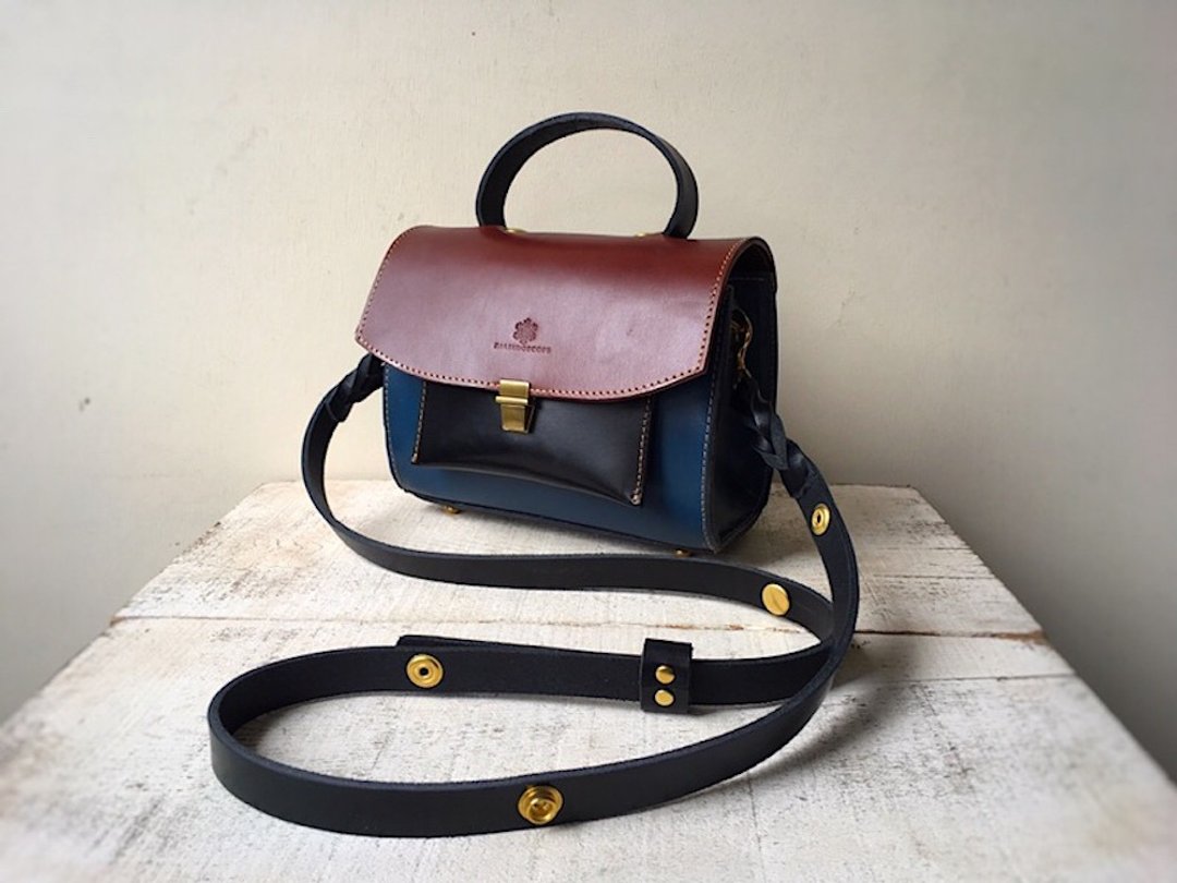 Trunk bag czech S size - 侧背包/斜挎包 - 真皮 蓝色