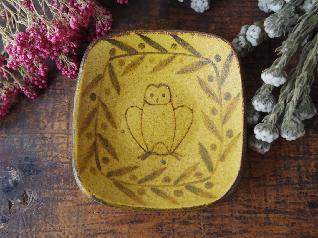 Tiny plate with Barn owl - 盘子/餐盘/盘架 - 陶 黑色